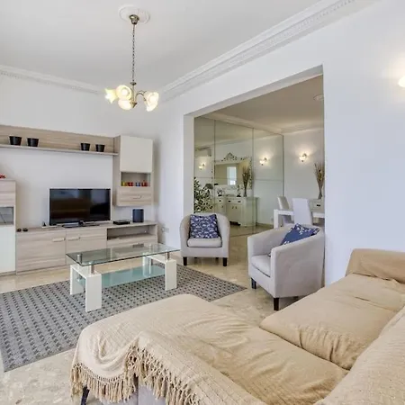 Wonderful And Spacious Seaview In Appartement *