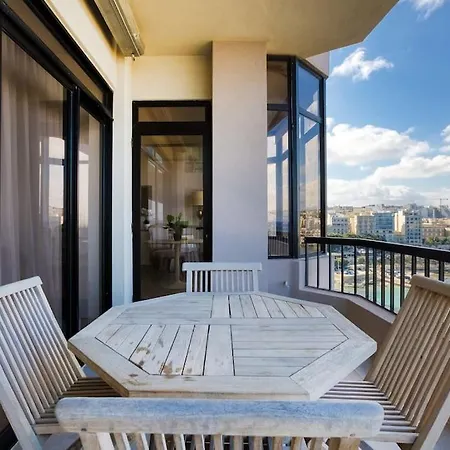 Wonderful And Spacious Seaview In Sliema