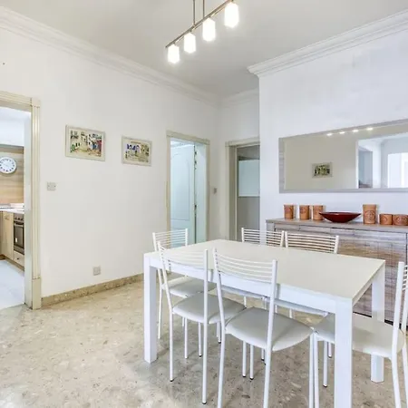 Wonderful And Spacious Seaview In Appartement *