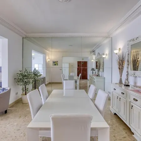 Wonderful And Spacious Seaview In