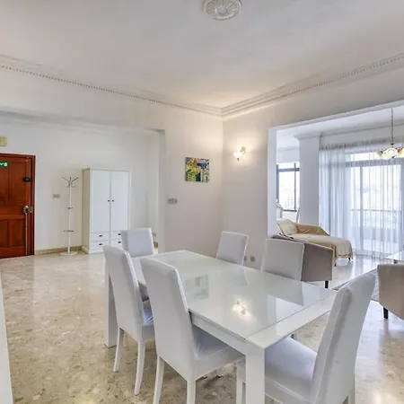 Wonderful And Spacious Seaview In * Sliema