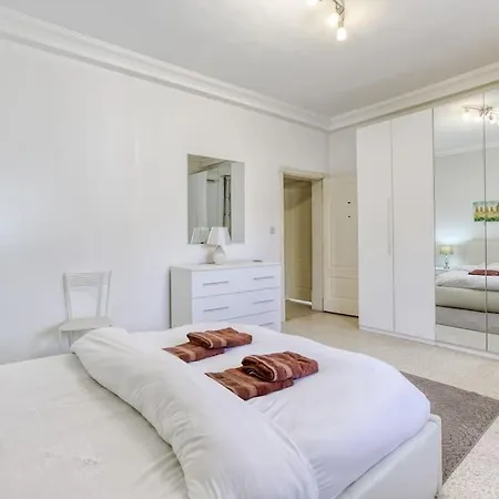 Wonderful And Spacious Seaview In Daire