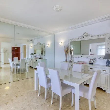 Wonderful And Spacious Seaview In Sliema