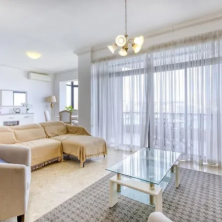 Wonderful And Spacious Seaview In סליאמה